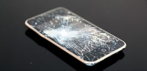iPhoneのガラス割れ端末を直せるiPhone補償サービス